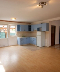 BOROVJE - KUĆA OD 255 m2 SA DVA ODVOJENA STANA