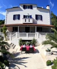 Vila s apartmanima na prodaju, otočje Zadar